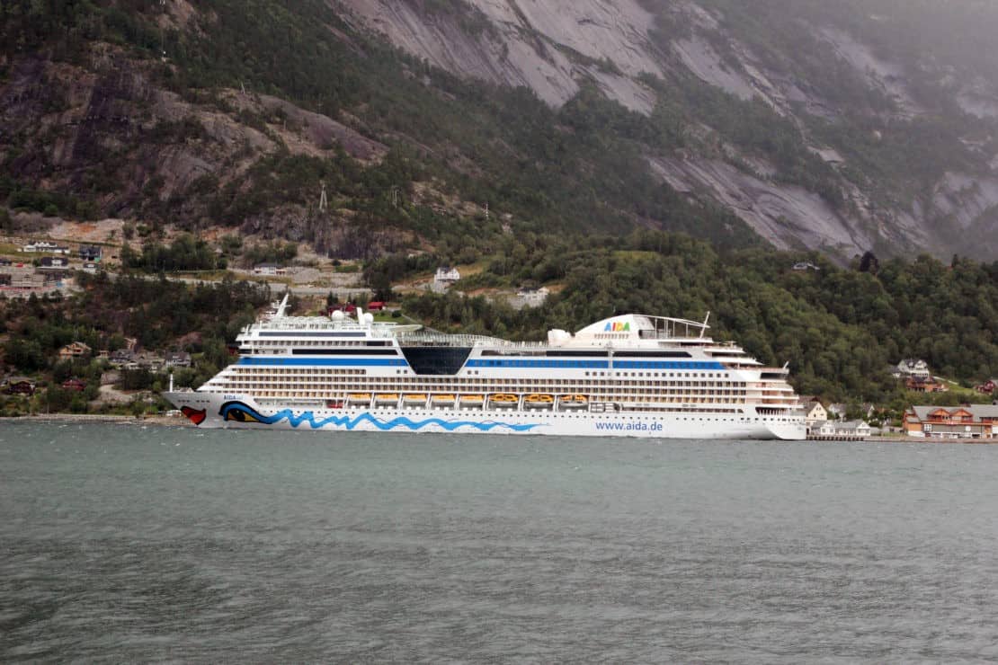 AidaSol im Fjord von Norwegen